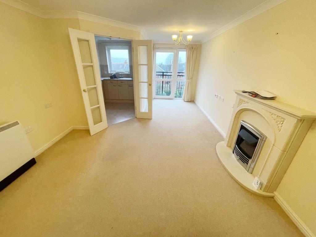 Lot: 172 - SECOND FLOOR AGE-RESTRICTED APARTMENT - Living Room